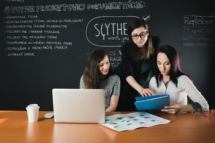 Understanding Online MBA Programs: An Educational Overview with Insights and Tips